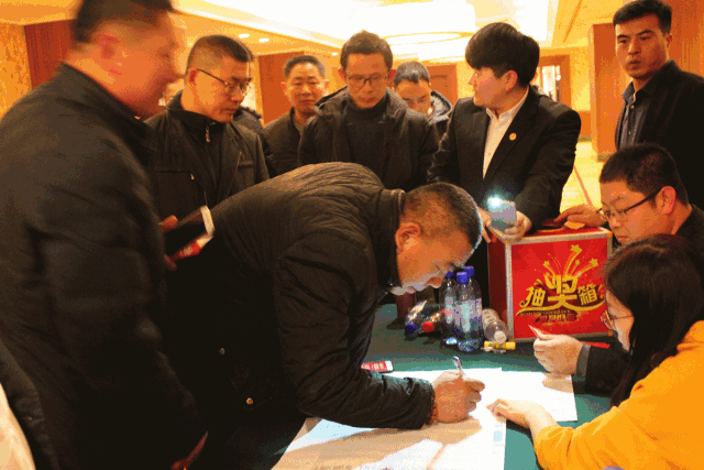 大连尊龙人生就是博首页木匠答谢宴现场